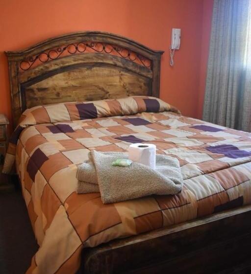 اتاق استاندارد با سرویس بهداشتی مشترک, Bolivian Heights Hostel
