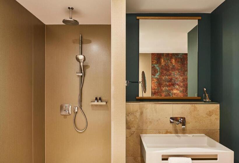 Номер Премиум, Indigo Dresden   Wettiner Platz, An Ihg