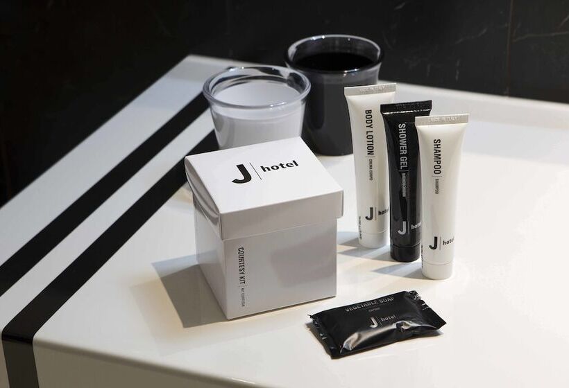 جناح عائلي, J Hotel