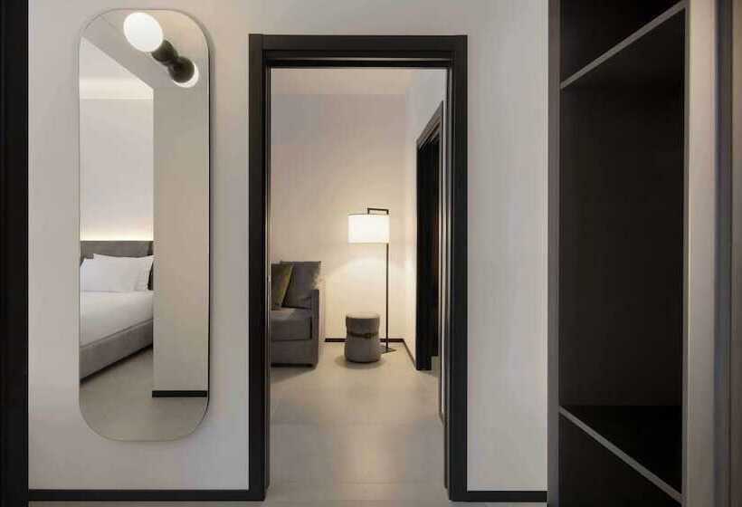 جناح عائلي, J Hotel