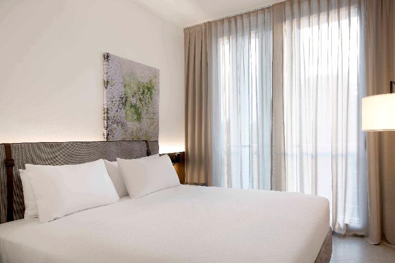 غرفة ديلوكس, J Hotel