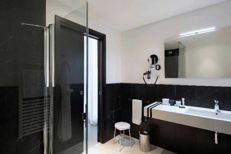 غرفة ديلوكس, J Hotel