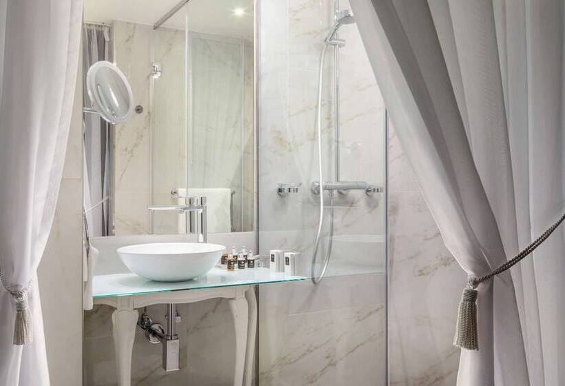 חדר סופריור, Mystery Hotel Budapest