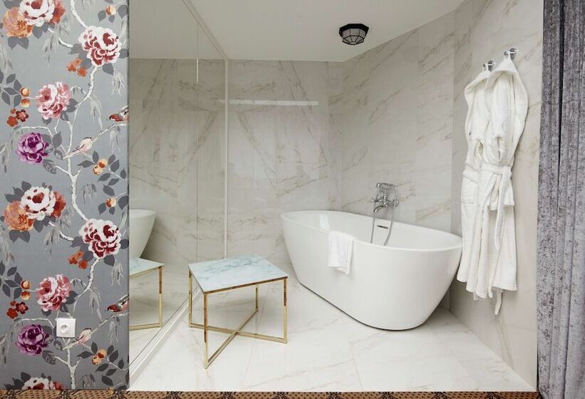 סוויטה, Mystery Hotel Budapest