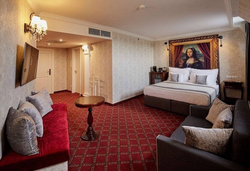 סוויטה, Mystery Hotel Budapest