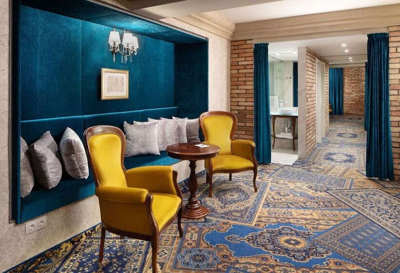 סוויטה, Mystery Hotel Budapest