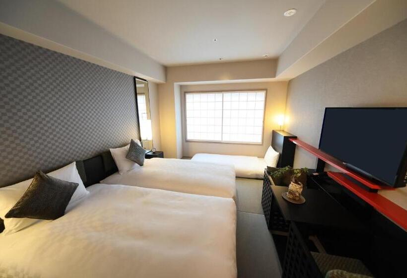 Quarto Triplo Estandar, Resol Trinity Kyoto