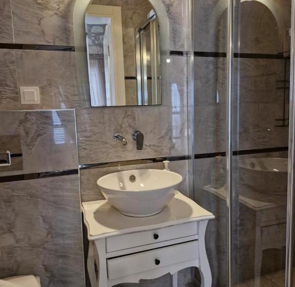 Номер Стандарт, Simira