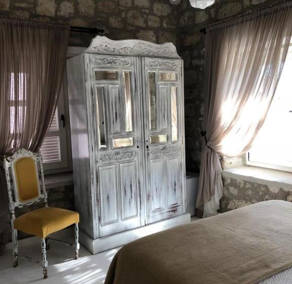 Номер Стандарт, Simira