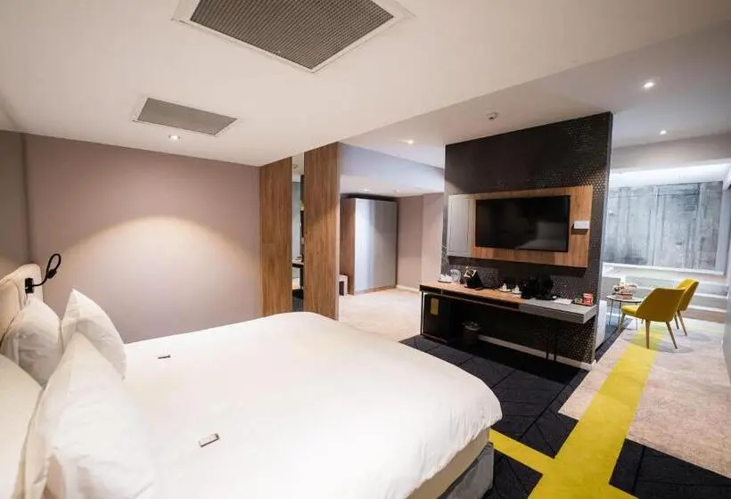 Sviitti Poreallas, Mandachi Hotel & Spa