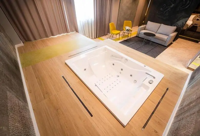 Sviitti Poreallas, Mandachi Hotel & Spa