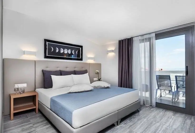 استودیوی لوکس, Nymphes Deluxe Accommodation