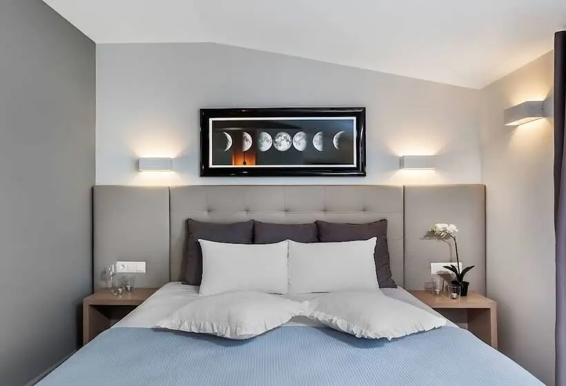 استودیوی لوکس, Nymphes Deluxe Accommodation