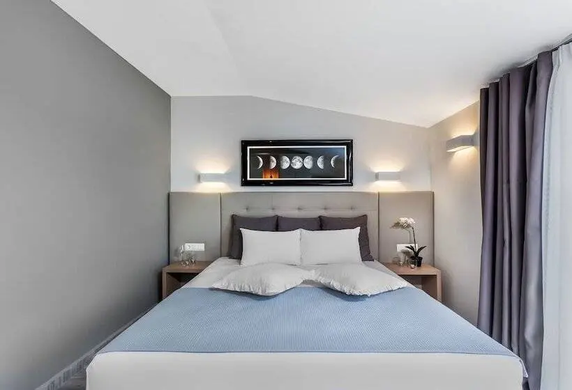 استودیوی لوکس, Nymphes Deluxe Accommodation
