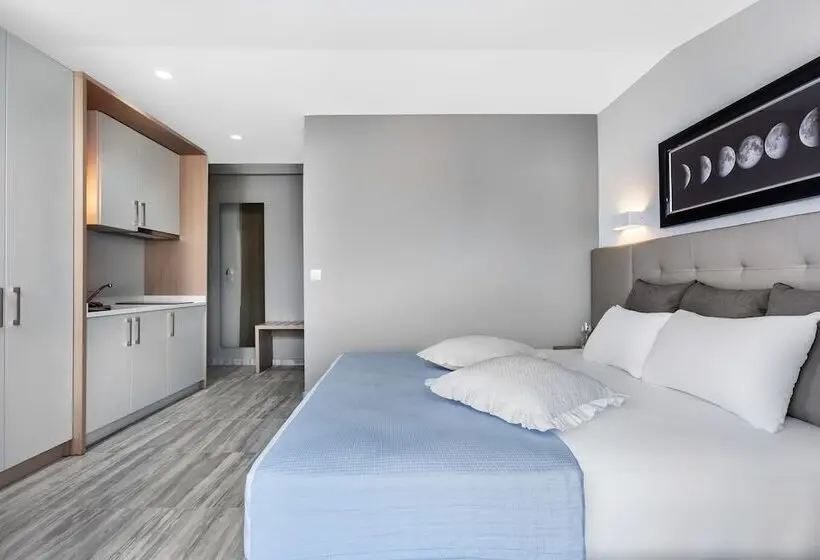 استودیوی لوکس, Nymphes Deluxe Accommodation
