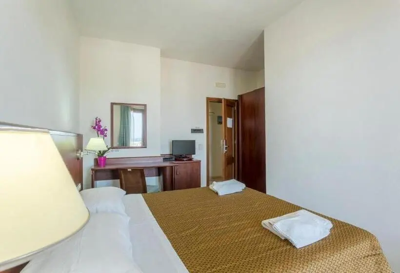 اتاق استاندارد با چشم‌انداز دریا, Albergo Auralba