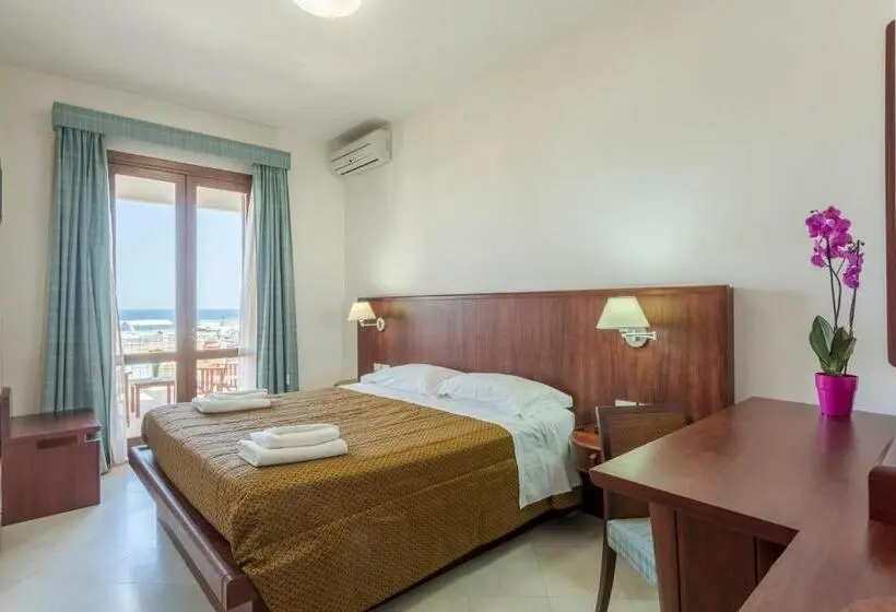 اتاق استاندارد با چشم‌انداز دریا, Albergo Auralba