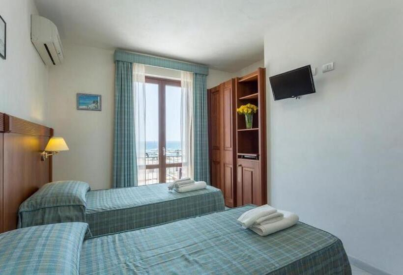 Номер Стандарт Вид на Море, Albergo Auralba