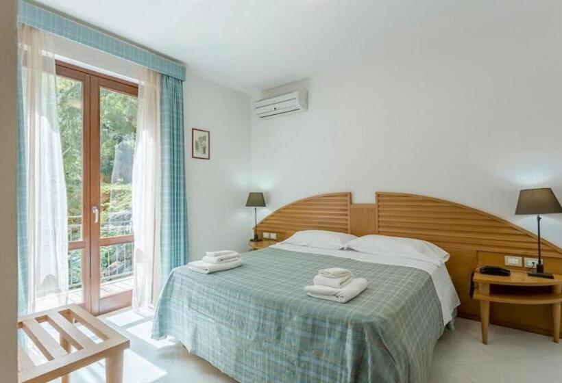 Номер Стандарт Боковой Вид на Море, Albergo Auralba