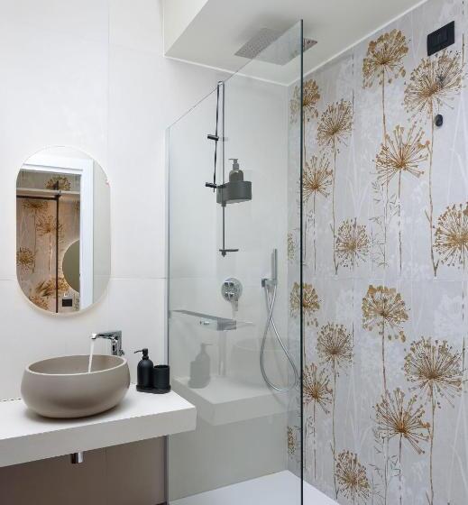 标准三人间, Albergo Auralba