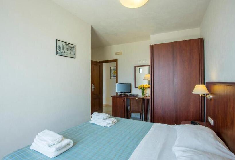 オーシャンビュースタンダードルーム, Albergo Auralba