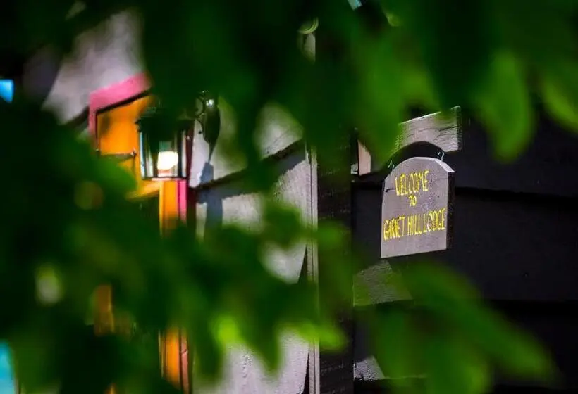 庭の見えるスタンダードトリプルルーム, Garnet Hill Lodge