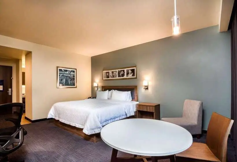 スタンダードルーム, Hampton Inn & Suites Asheville Biltmore Area