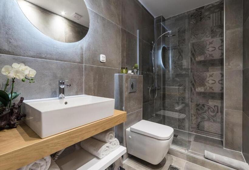 2 Bedrooms Suite Garden View, Mythic Summer