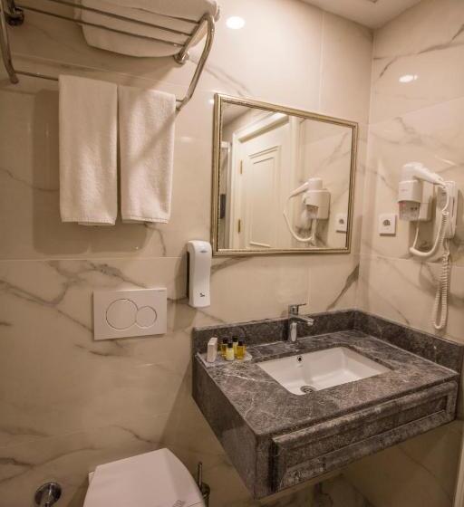 اتاق لوکس سه تخته, Palde Hotel & Spa