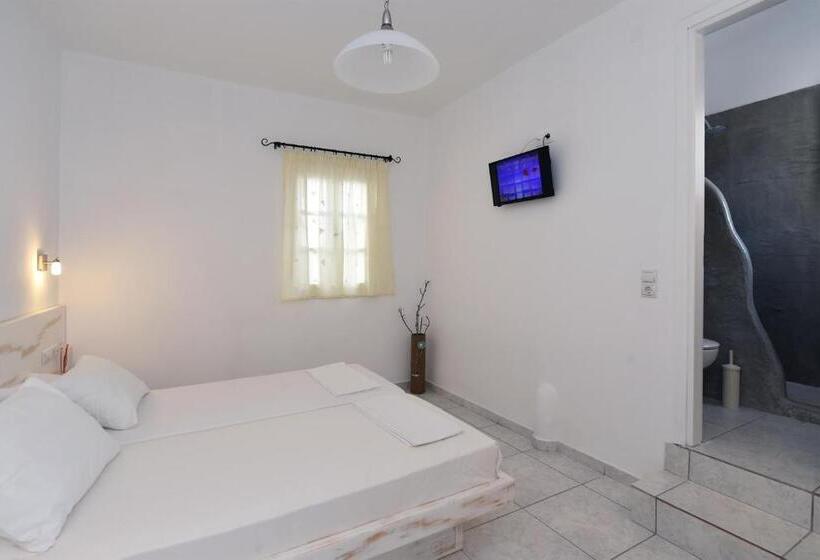 テラス付きスタンダードルーム, Porto Naoussa