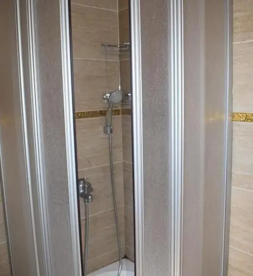 ファミリーステューディオ, Royal Suites Besiktas