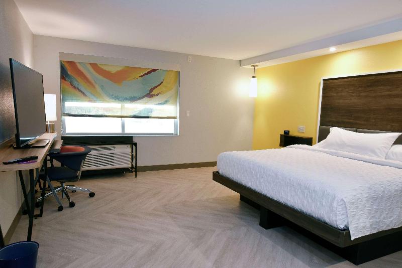 キングサイズベッドのスタンダードルーム, Tru By Hilton Lawrence