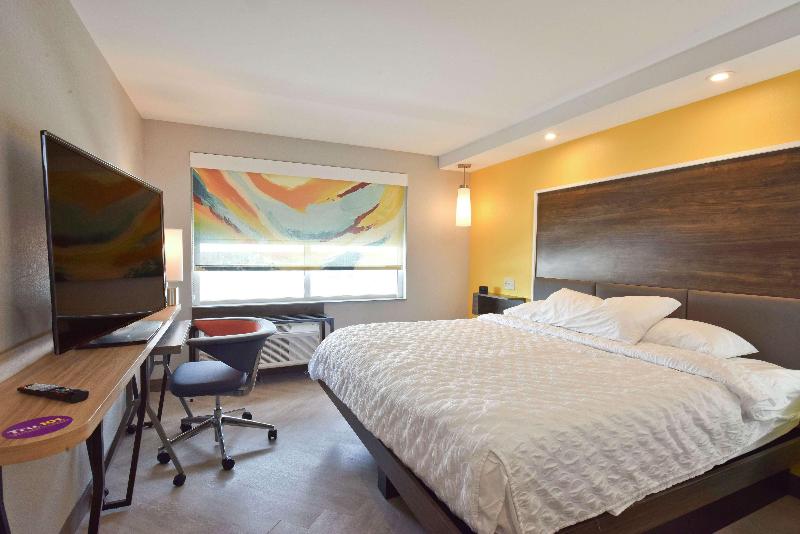 キングサイズベッドのスタンダードルーム, Tru By Hilton Lawrence