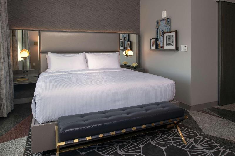 Номер Премиум, Tulsa Club Hotel, Curio Collection By Hilton