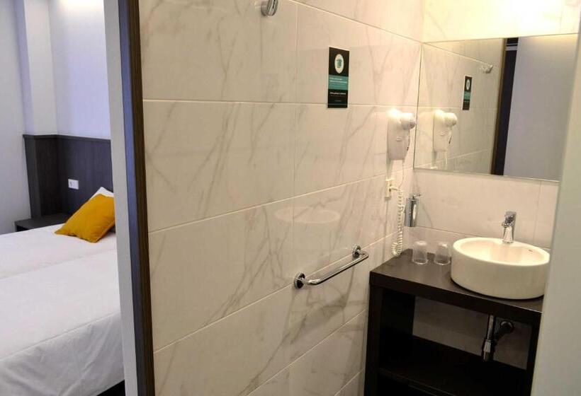 이코노미 룸, Alda Estacion Ourense