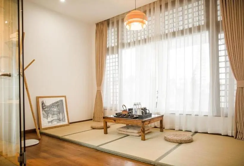 Standard Kolmen Hengen Huone, Dali Rong Lu