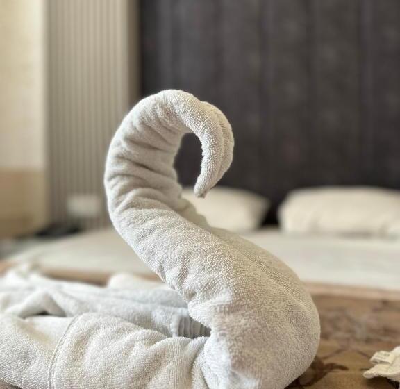 اتاق لوکس با چشم‌انداز دریا, Divas Silver