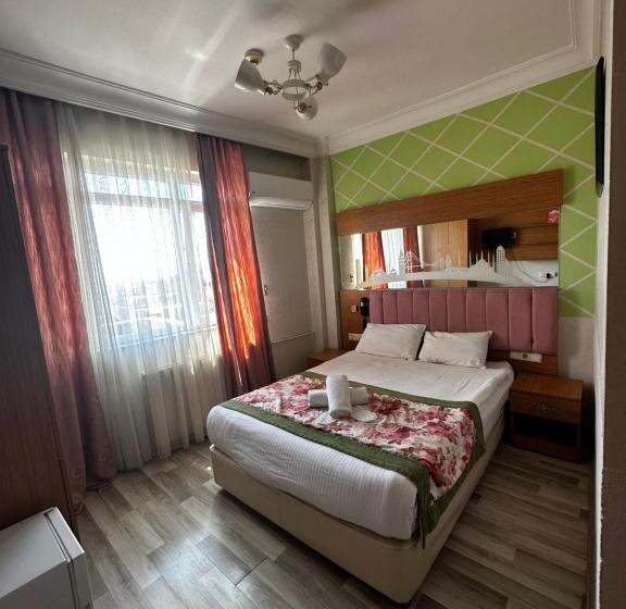 اتاق لوکس با چشم‌انداز دریا, Divas Silver