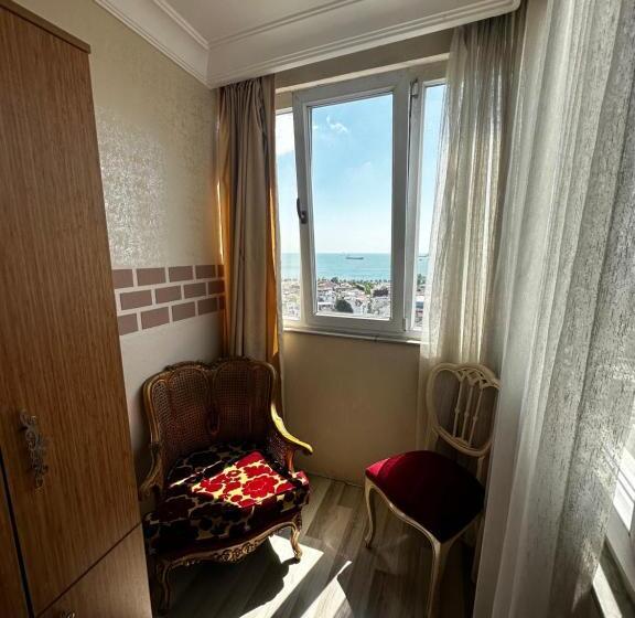 اتاق لوکس با چشم‌انداز دریا, Divas Silver