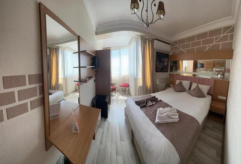 اتاق لوکس با چشم‌انداز دریا, Divas Silver