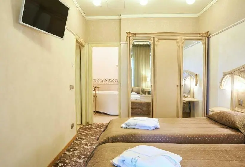 2 Bedroom Deluxe Apartment