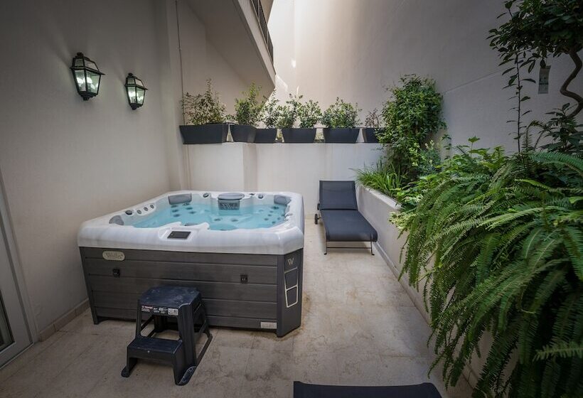 اتاق لوکس با وان آب گرم, Holm Boutique & Spa Ik Collection