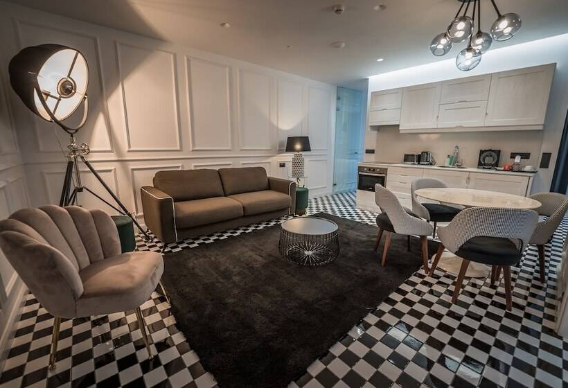 سوییت اجرایی, Holm Boutique & Spa Ik Collection