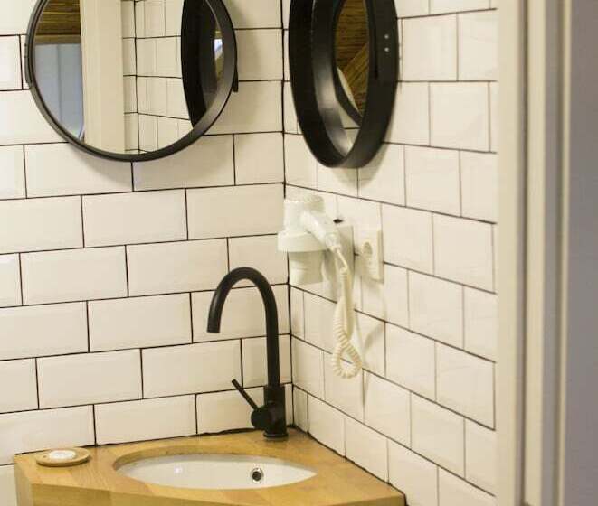 اتاق اکونومی یک تخته, Hot Budget