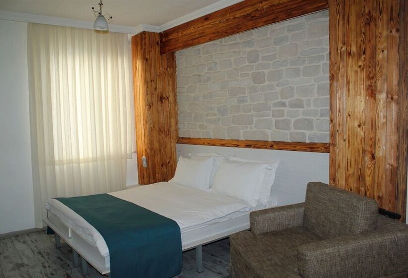 اتاق استاندارد سه نفره, Hot Budget