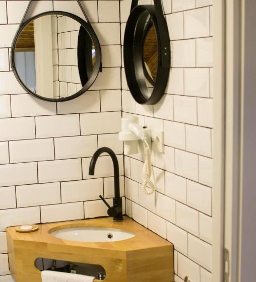 اتاق اکونومی یک تخته, Hot Budget