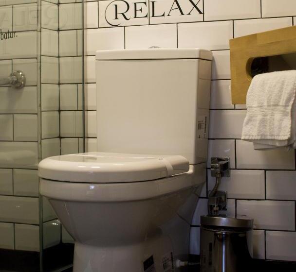 اتاق اکونومی, Hot Budget