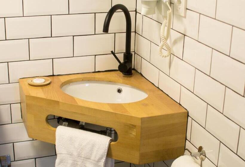 اتاق اکونومی, Hot Budget