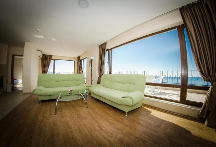 דירת שלושה חדרים, Premier Fort Cuisine   Full Board