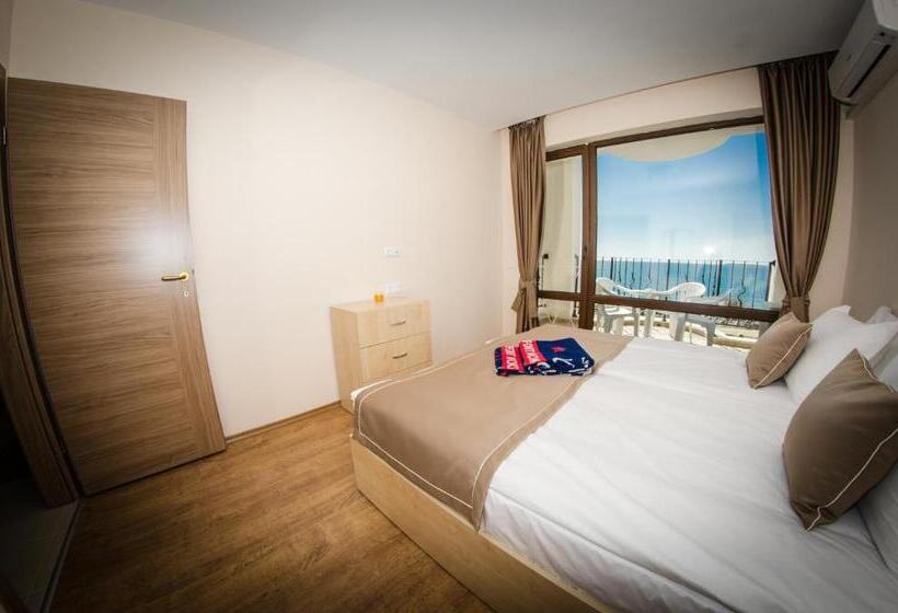 דירת שלושה חדרים, Premier Fort Cuisine   Full Board